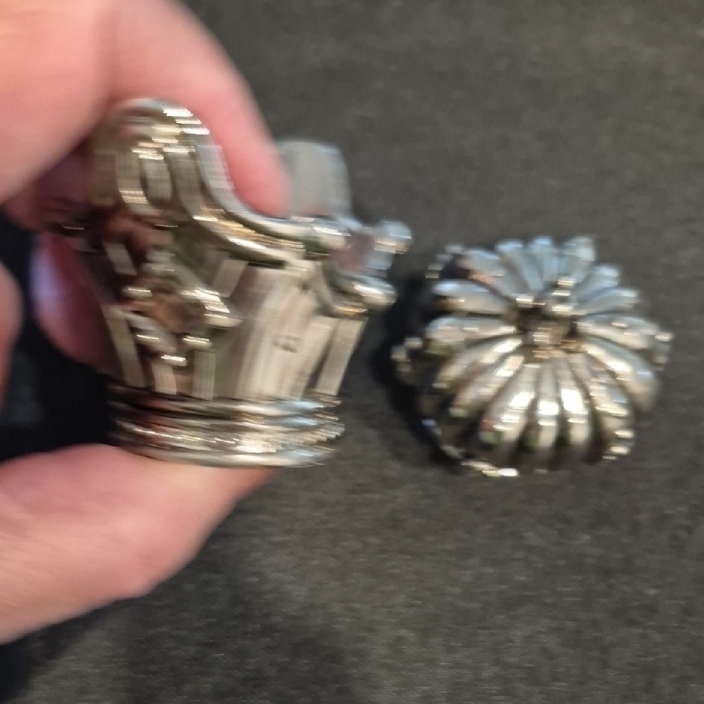 Towle Silver Plated Crown Salt And Pepper Shakers - Picture 7 of 11